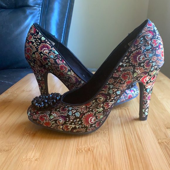 SALE! Multi-color Heels - Picture 1 of 10